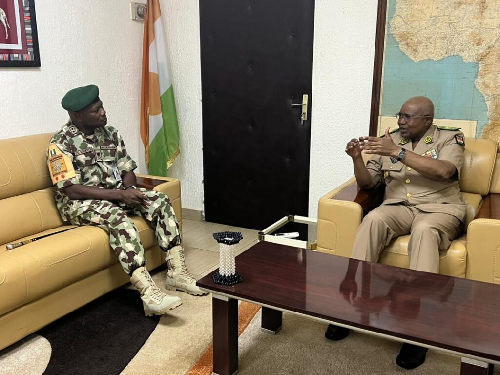 FORCE COMMANDER MULTINATIONAL JOINT TASK FORCE VISITS NIGERIEN CHIEF OF DEFENCE STAFF
