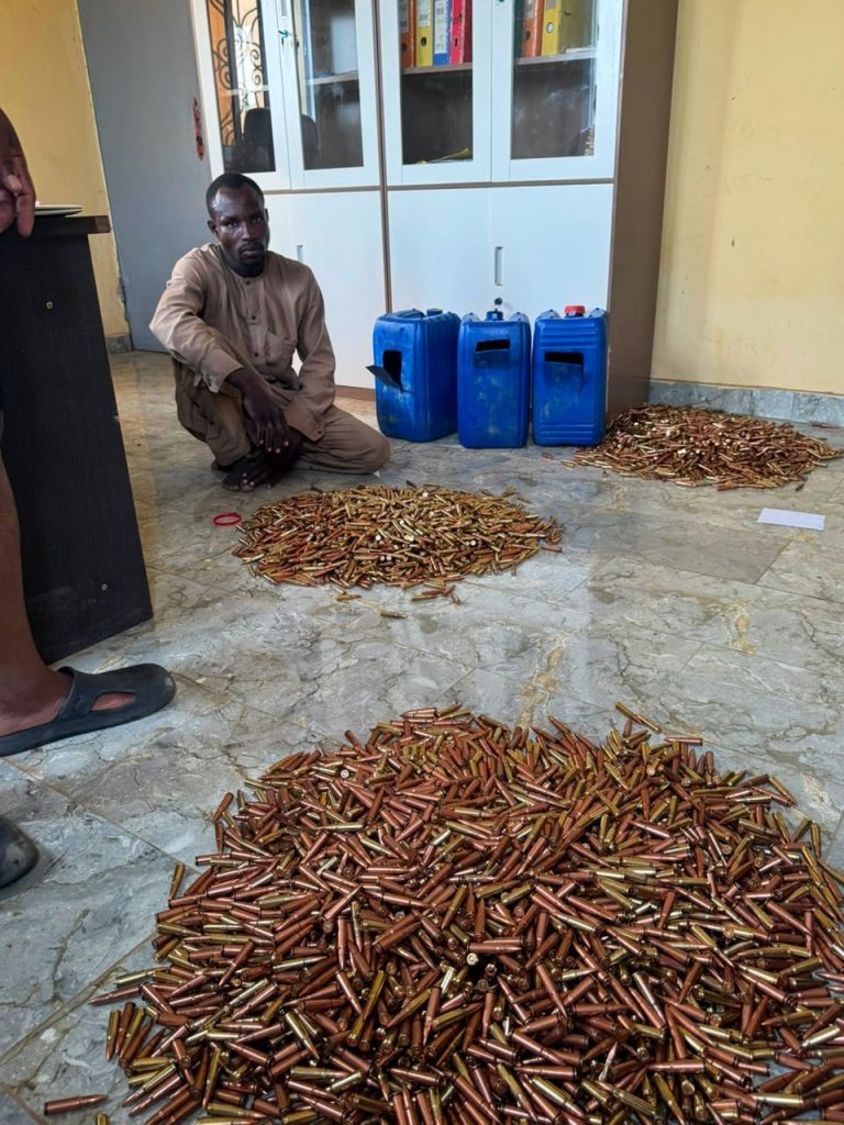 LA MNJTF ARRÊTE UN COURSIER PRÉSUMÉ RESPONSABLE DE LA LOGISTIQUE TERRORISTE… ET SAISIT 21 000 MUNITIONS